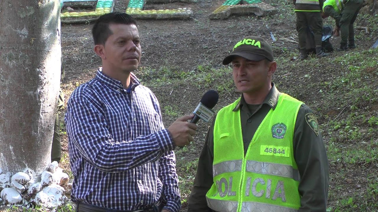22/03/14 La policía de Zapatoca continua con el embellecimiento de los parques. camera iphone 8 plus apk