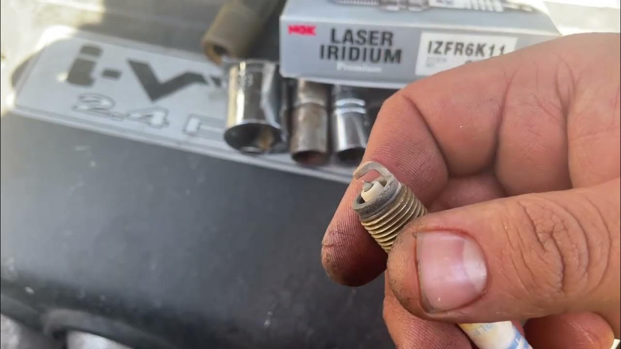 Como cambiar bujias (spark plugs) 2008 honda Crv YouTube