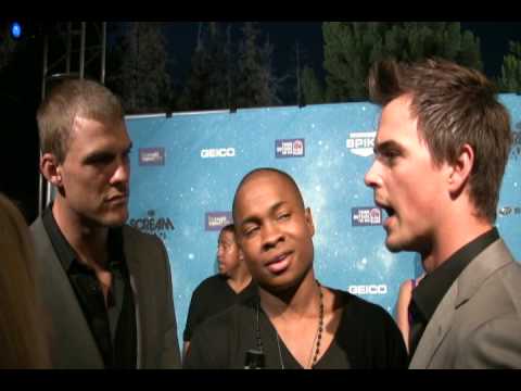 Interview with the cast of the upcoming Spike TV comedy series 'Blue Mountain State', conducted at the Spike TV SCREAM 2009 Awards on October 17th. The interviewees are (l to r) Alan Ritchson, Samuel L. Jones and 2009 Daytime Emmy winner Darin Brooks.