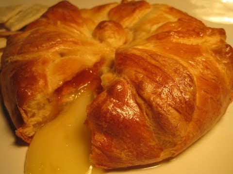 BAKED BRIE CHEESE - How to make BAKED BRIE CHEESE IN PASTRY with PRESERVES