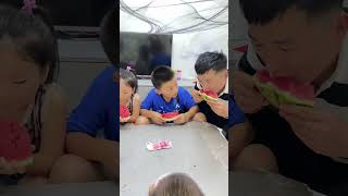 吃西瓜比赛 #亲子#萌娃#搞笑#日常#整蛊