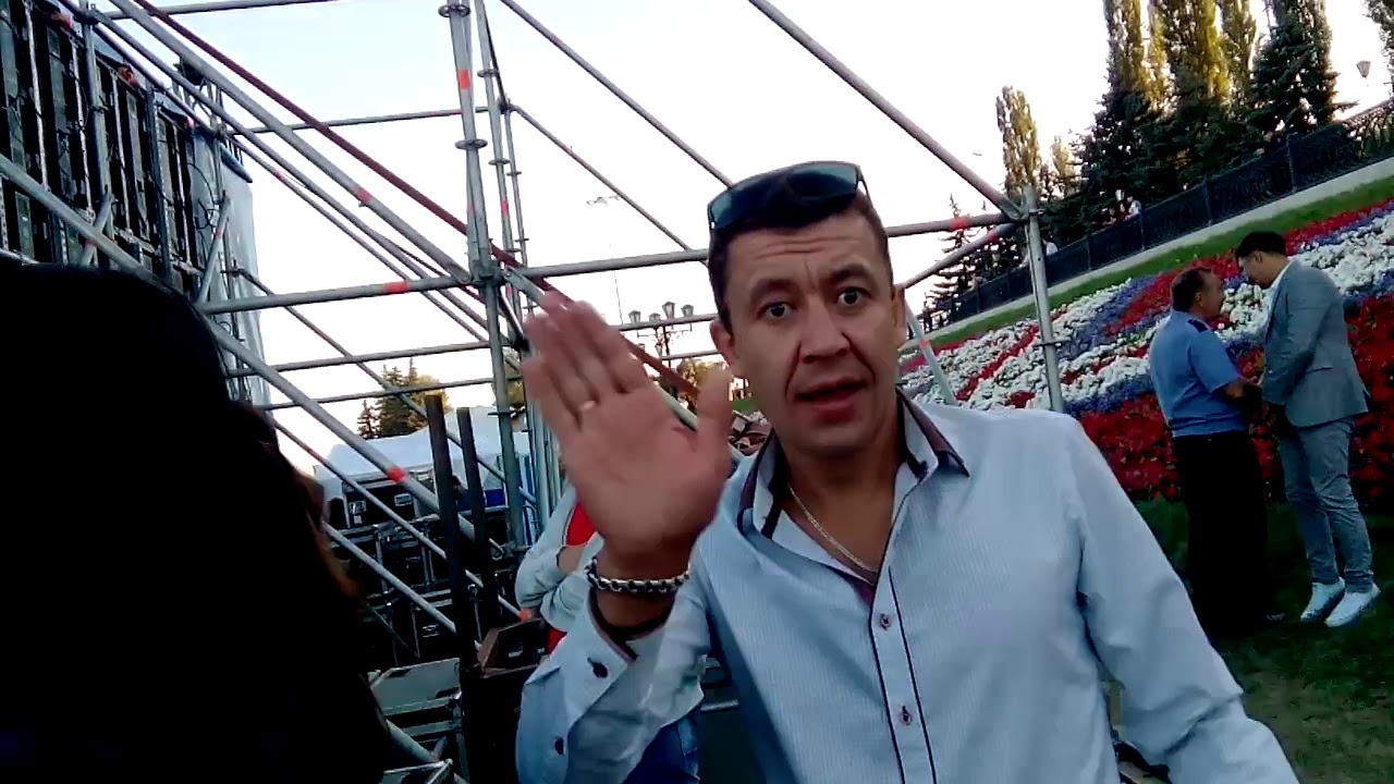 Ебут студентку в машине