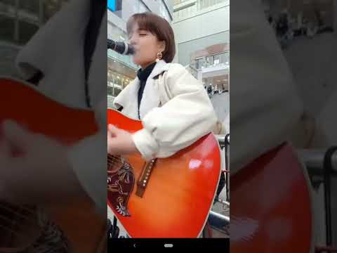 Aibry（アイブリー）「春の歌」2022.04.17　新宿駅東南口ストリートライブ　大阪から来たシンガーソングライター