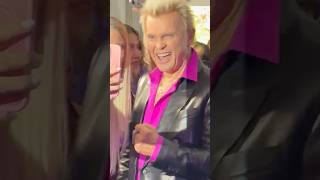 @BillyIdol is here and ready to rock the red carpet and the stage! 🎤 #AMAs