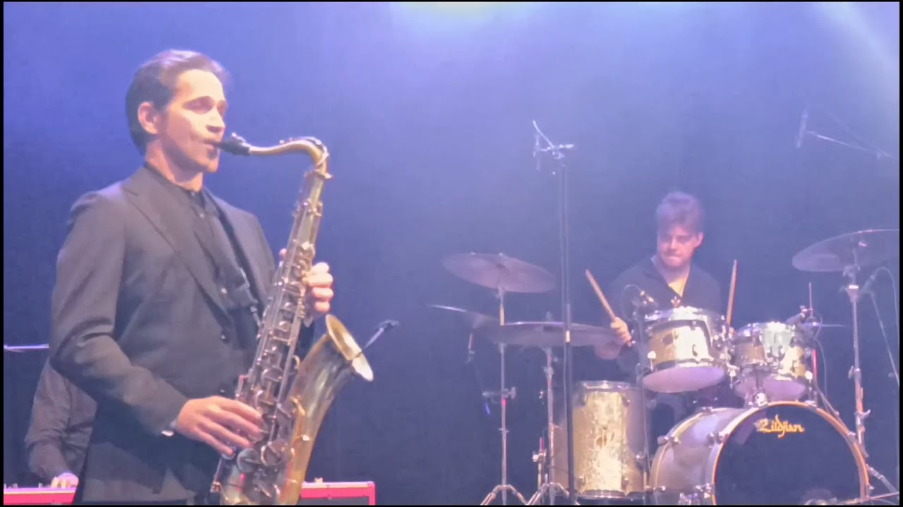 Pink Sheep  - Brick In The Wall (Pink Floyd, 1979)