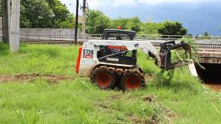 Bobcat fork grapple bucket