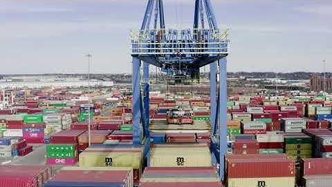 Cẩu cảng biển khổng lồ - Clip ngắn
