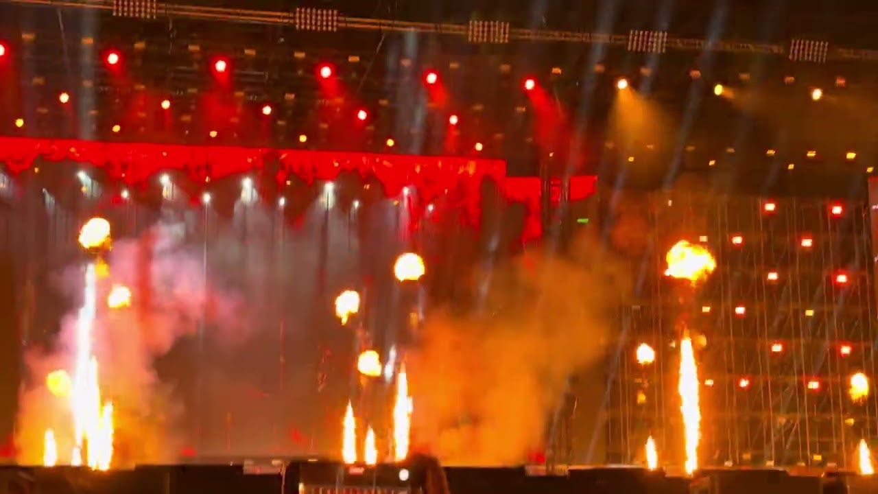 INTRO | LET ME FEEL YOUR LOVE TONIGHT - HOT - CHỊ NGẢ EM NÂNG - WE LIT THE SHOW | Y CONCERT 20.12.25