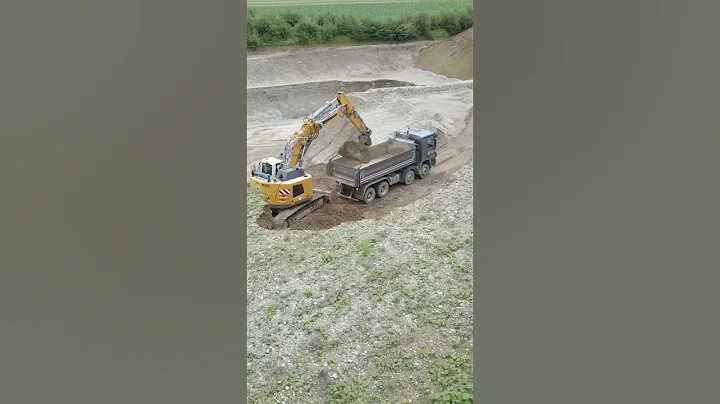 #liebherr 926 Compact #baumaschinen #excavator #mercedestruck #lkw #farming #dirtyhands