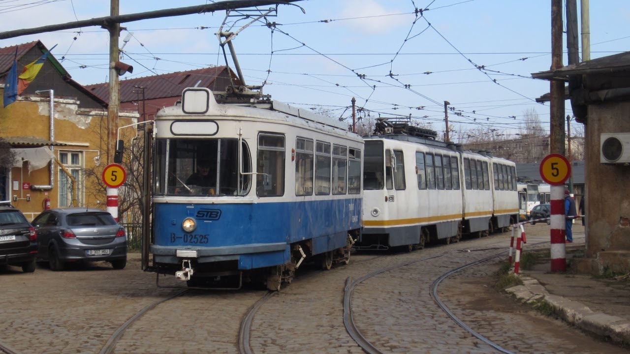 Tramvaiul utilitar Rathgeber 2525 cu tramvaiul V3A 301 la depoul Victoria