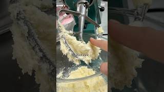 You can SEE the difference when butter and sugar are creamed correctly 🤯