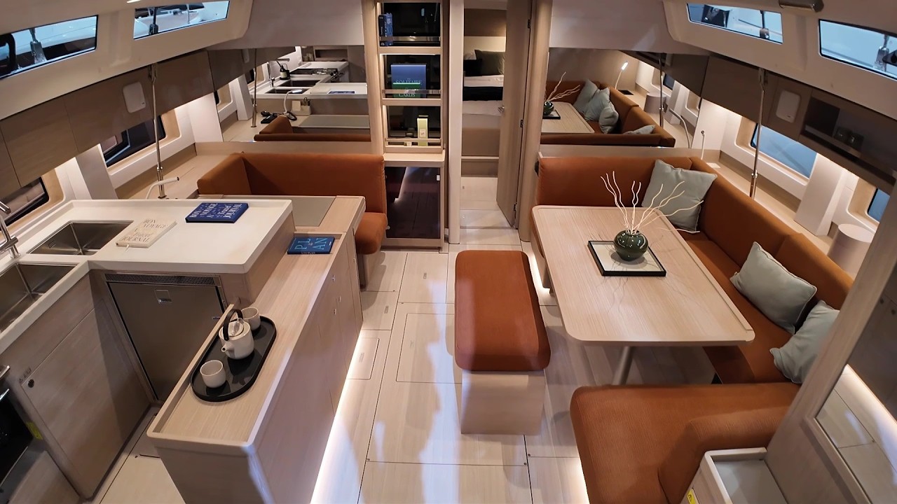 ⁣Inside the BENETEAU Oceanis 52 - 2026 sailing boat