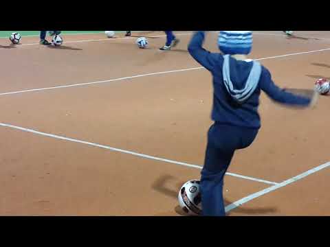 დანიელ ვაწაძე ვარჯიშობს ფეხბურთში