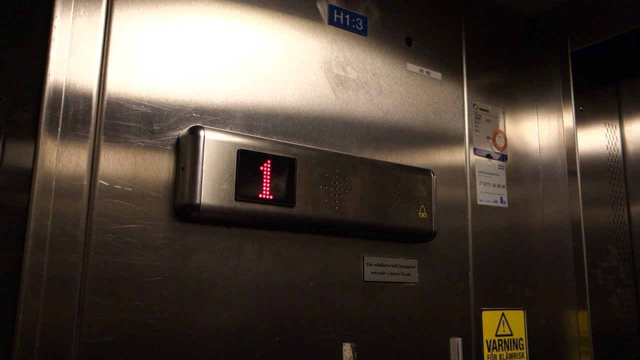 1986 DEVE (mod. by: KONE) Hydraulic Elevator @ Stockholm Centralstation, Stockholm, Sweden.