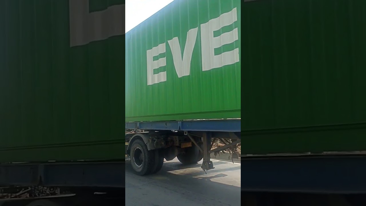 Mobil truck box kontainer hijau 