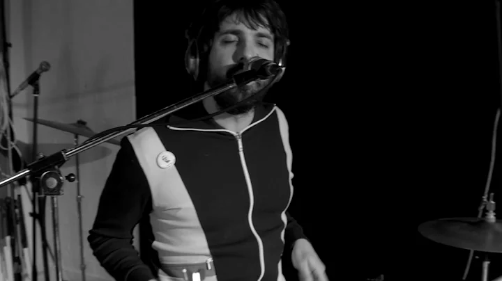 Fuzz Club Session: 10 000 Russos - Karl Burns