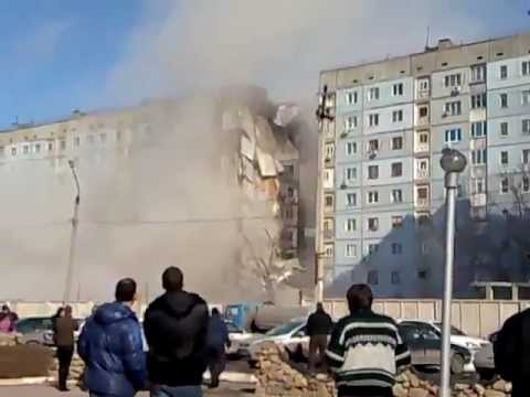 Обрушение дома в Астрахани, видео сзади дома