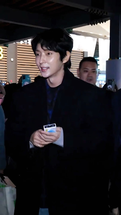 Lee Joon-Gi departing 🇰🇷 to attend #33rdseoulmusicawards in Bangkok | 01.01.24 #koreanactor