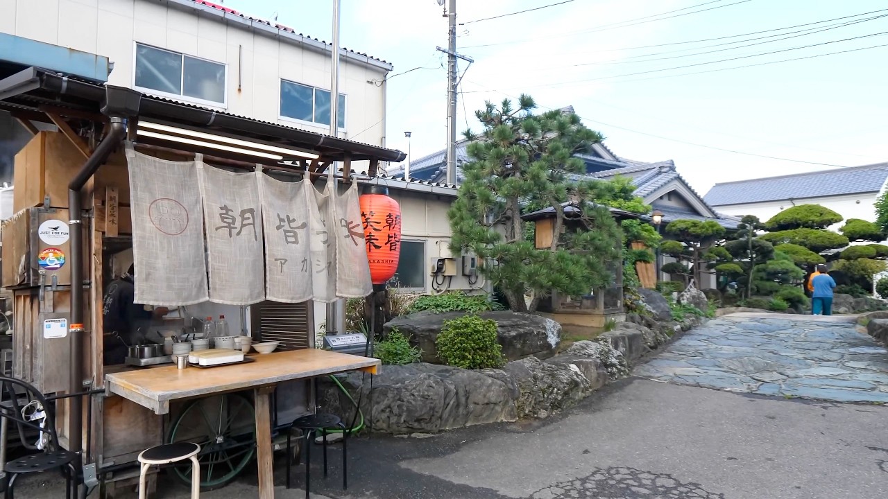 Only $4?! A very popular ramen stall open from 6 a.m.