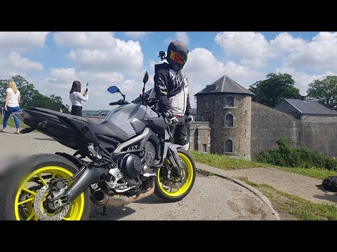 Vidéo: Vaut-il mieux prendre une moto ou une voiture ?