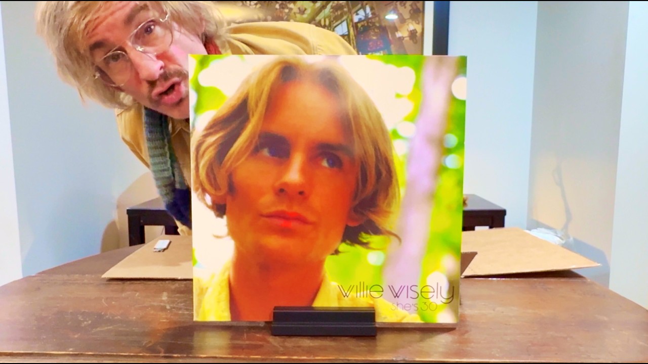 Guarda "She's 30" Vinyl Test Pressing & Gatefold Jacket Unboxing for She (on vinyl for the first time ever) su YouTube Guarda "She's 30" Vinyl Test Pressing & Gatefold Jacket Unboxing for She (on vinyl for the first time ever) su YouTube
