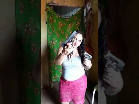 cigana de Coelho Neto exibe armas de grosso calibre e faz ameaça contra rival; veja o vídeo
