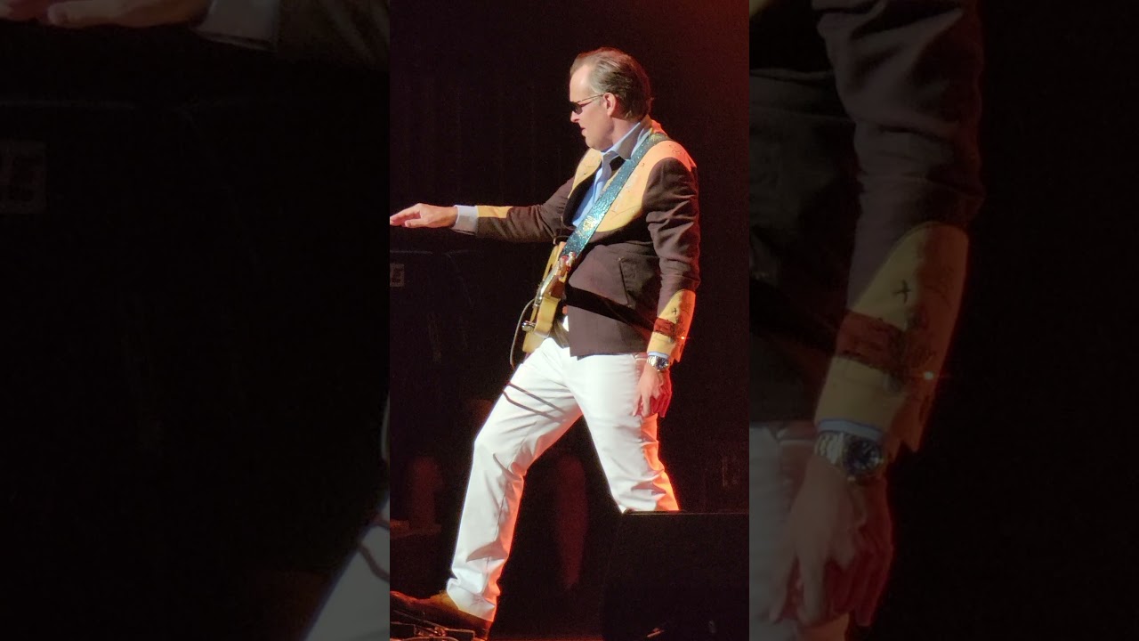 Joe Bonamassa and Back-up Singer Taking Us on a Journey Cheyenne, WY 8/10/2021 - YouTube