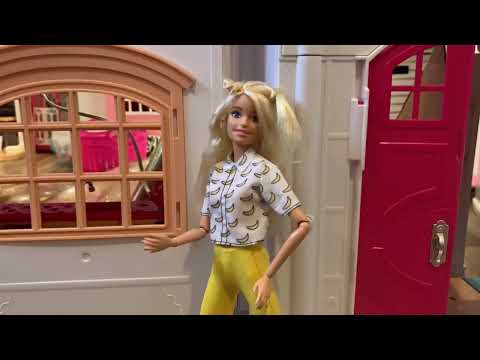 8 Doll Outfits Inspired By Emojis 