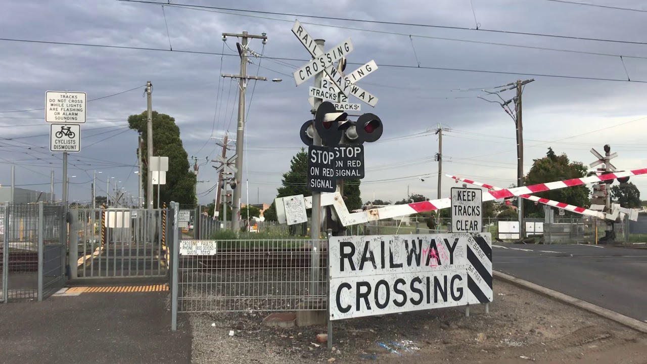 Oakover Road Level Crossing (Preston/Thornbury area)