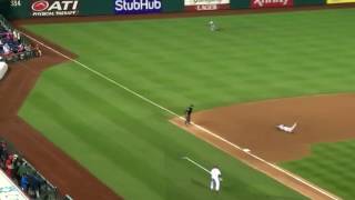 Freddie Freeman lays out to make a nice diving catch
