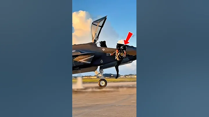 F-35 Pilot Jump Shocks the Crowd! 🇺🇸🔥