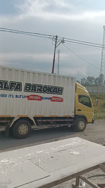 Truk Hino Jalan di bukit #automobile #tranding #trukoleng #storywa #trukpasir #truk #fyp