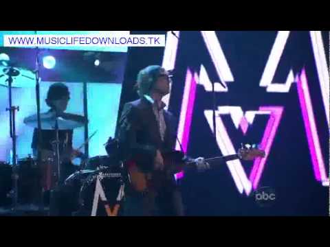 Download Moves Like Jagger - Maroon 5 feat. Christina Aguilera Live @ American Music Awards 2011 AMA HQ/HD