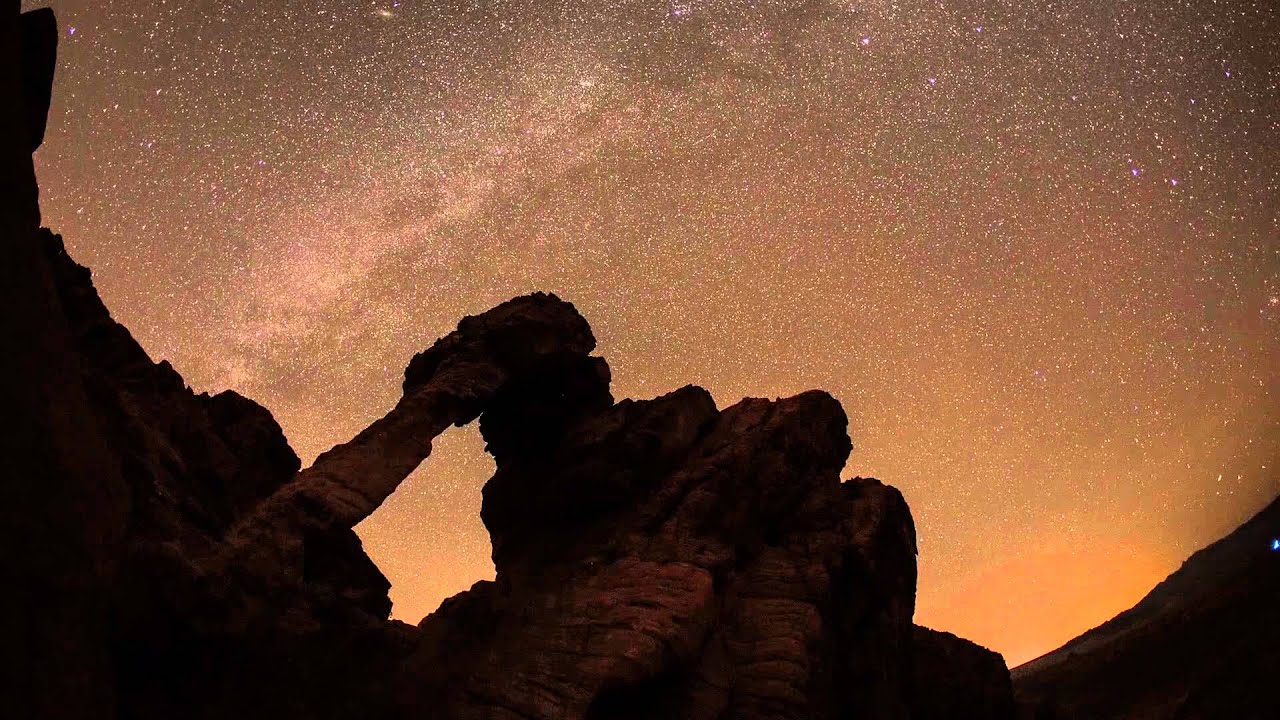 Star rotation time-lapse over Desert Sandstone Arch - Stock Video