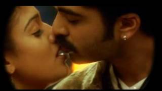 Nayanthara Kissing Simbu - Close up zoomed version