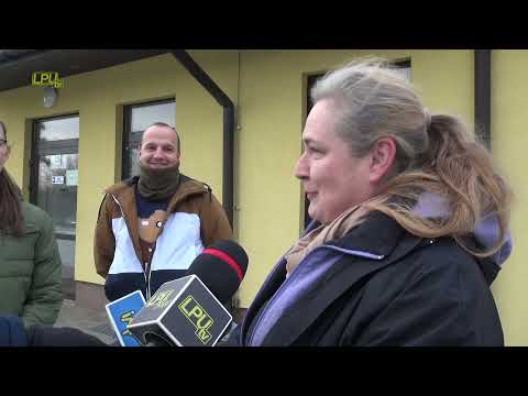 Mateusz Okomski, Joanna Dados, Edyta Sobala zbiórka karmy dla schroniska