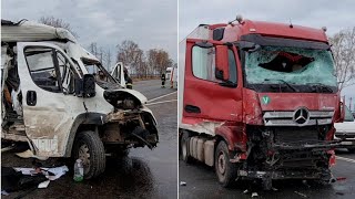 21.04.2021г- момент гибели водителя микроавтобуса в жутком дтп с грузовиком в калужской области.