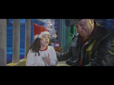 Hoy Vi a Santa Claus Besar a Mamá- Orianna Santillan, Ft. Xavy Santillan & La Monarkia Norteña