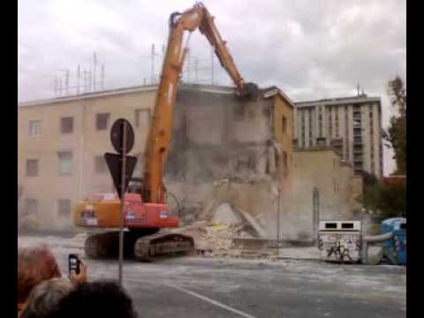 LATINA - ESPLOSIONE AL QUARTIERE NICOLOSI: CROLLA UNA PALAZZINA