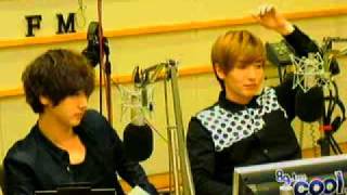 110602 KTR 이특 머리 만지작
