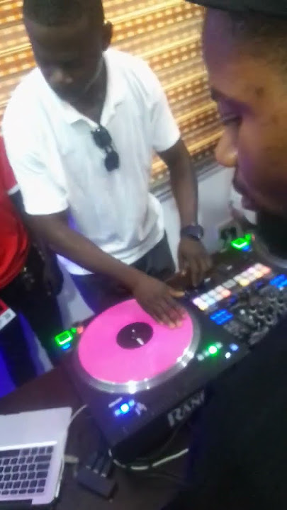 Learning from the Grand Master as he introduced a new style of scratching @ the Ghana Djs Clinic