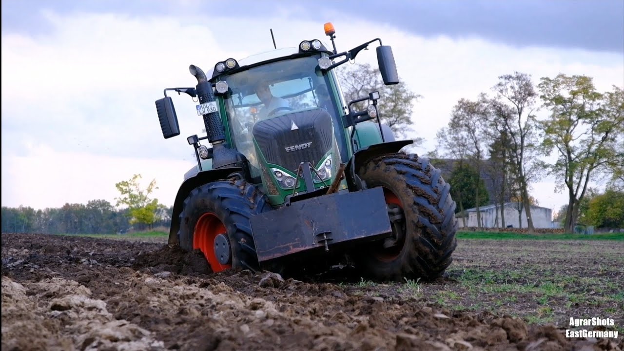 New Holland beim Pflügen mit einem 4 Schar Lemken Volldrehpflug und Packer