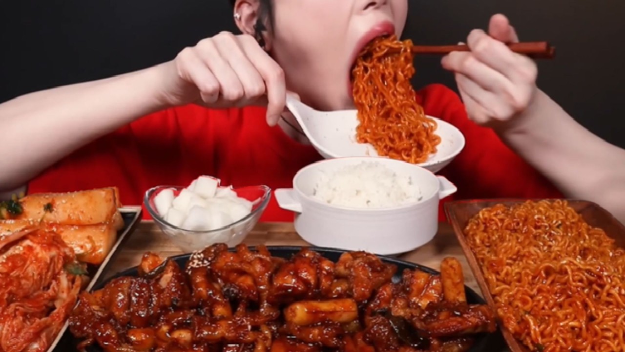 ASMR MUKBANG Fire Noodles, Spicy Fried Chicken & Kimchi