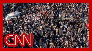 Huge crowds turn out for Iranian general&#39;s furneral
