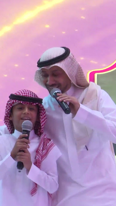 تألق حمد مع والده في النشيد