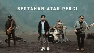 Download lagu ST12 - Bertahan Atau Pergi