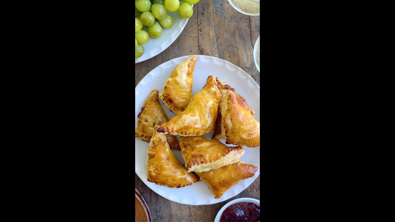 Запеченные кусочки сыра бри с джемом (легкая праздничная закуска)