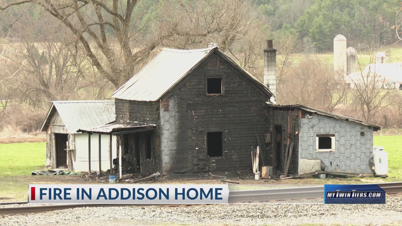 Man dies after late-night house fire in Addison - YouTube
