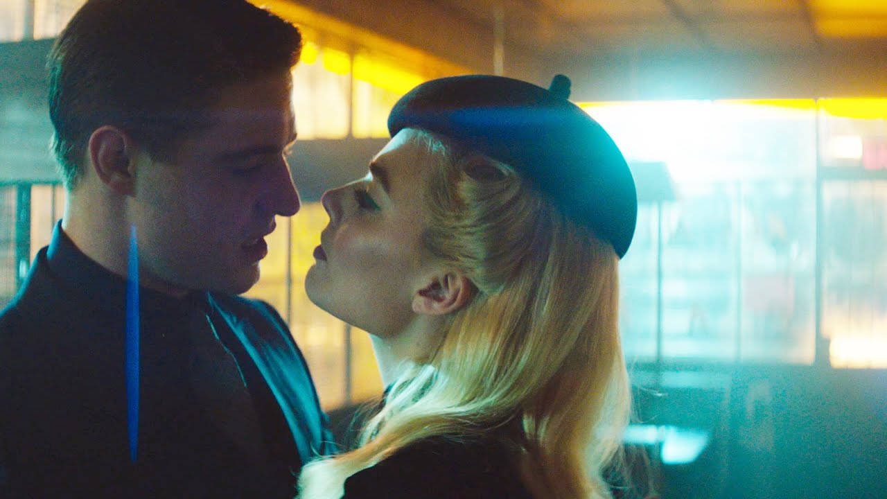 Margot Robbie kiss scene | Terminal