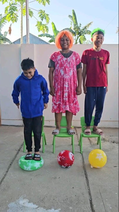 Popping cute balloons 😂🤣